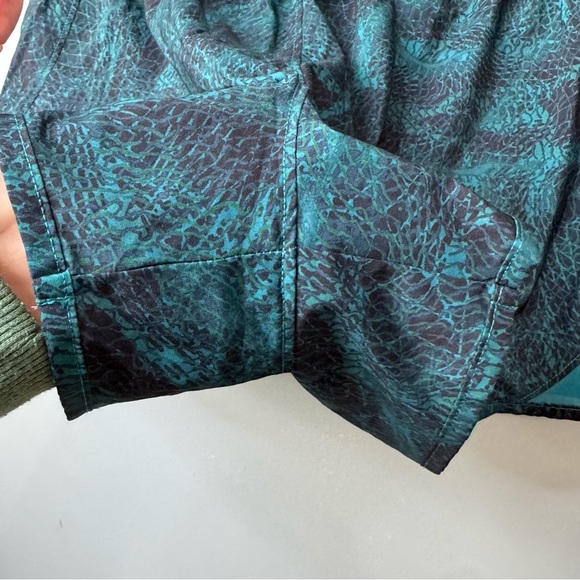 All in Motion Running Shorts in Teal Animal Print. Lined. Women’s Medium - Picture 4 of 11